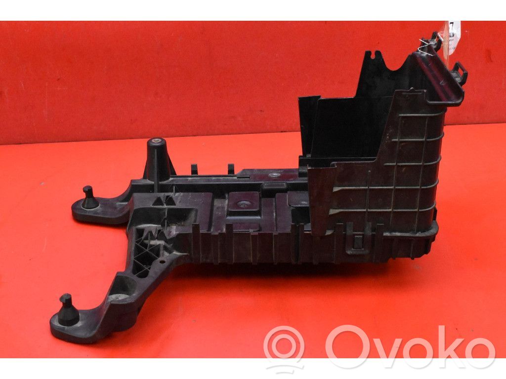 Volkswagen PASSAT CC Support boîte de batterie