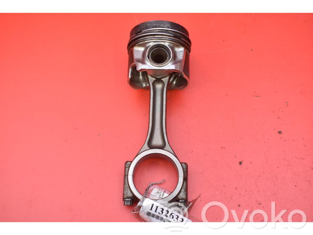 Volkswagen PASSAT CC Piston 