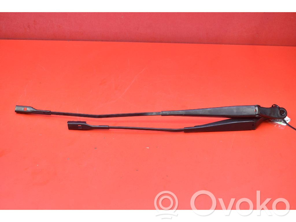 Opel Crossland X Front wiper blade arm 