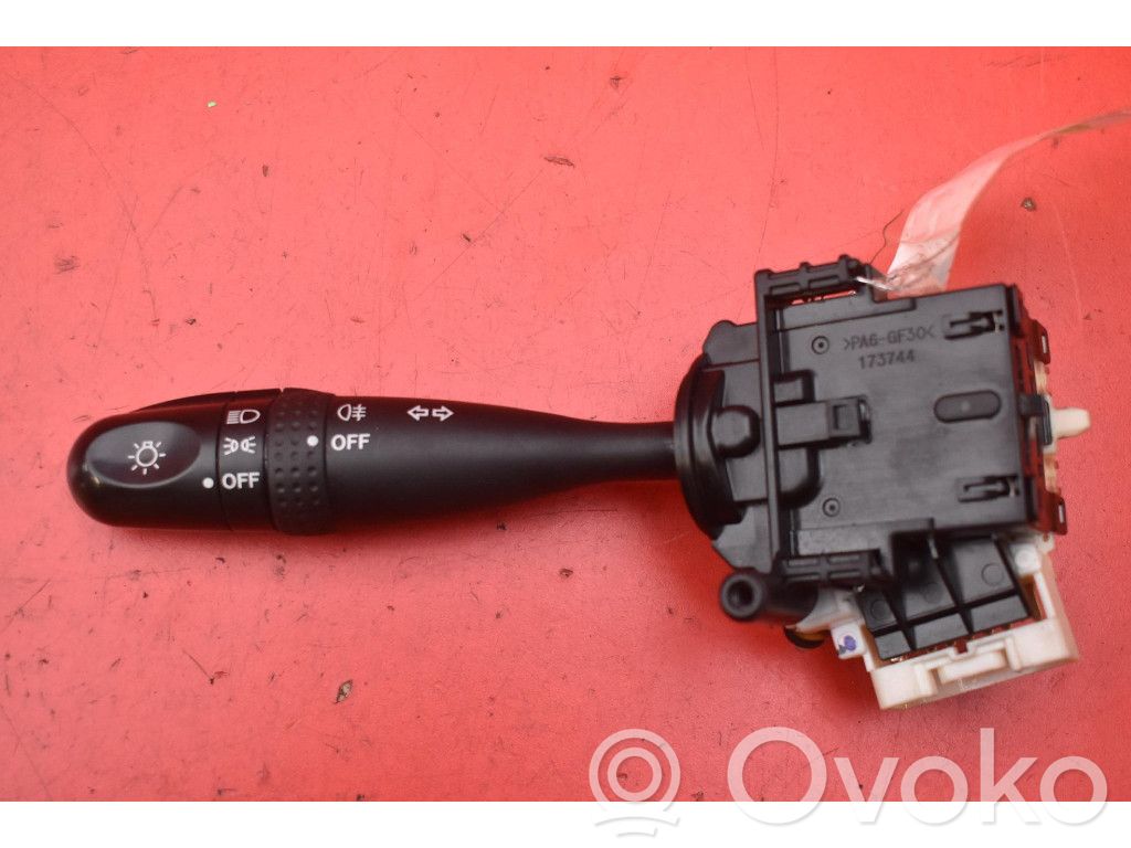 Suzuki Swift I Ajovalojen pyyhkimien kytkin 