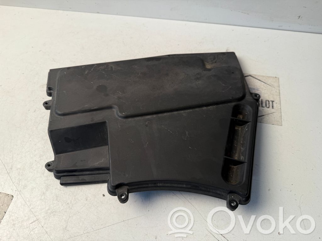 Dangtelis saugiklių dėžės   7520899