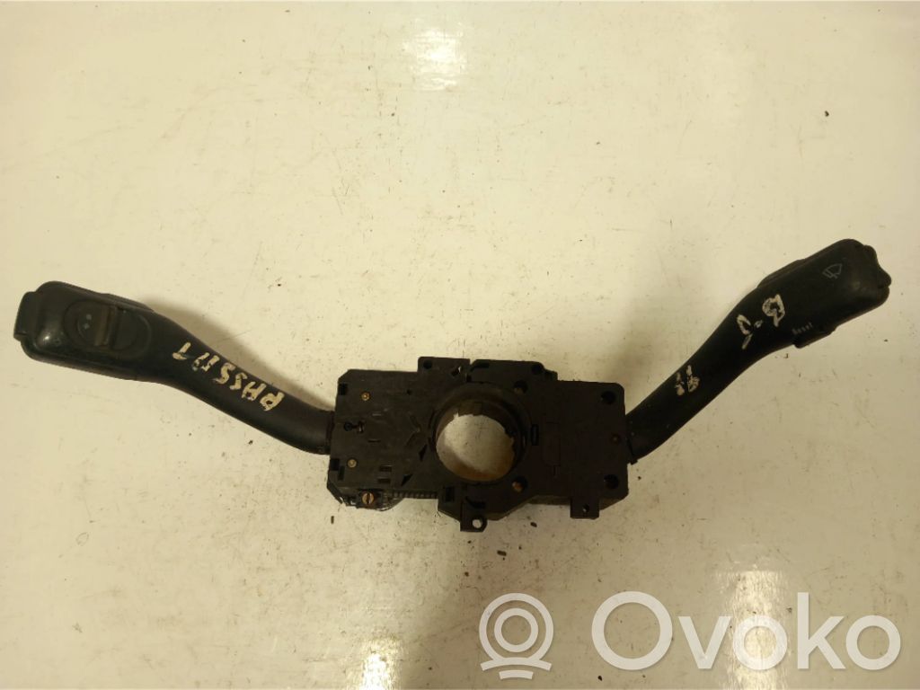 Volkswagen PASSAT B5 Leva/interruttore dell’indicatore di direzione e tergicristallo 