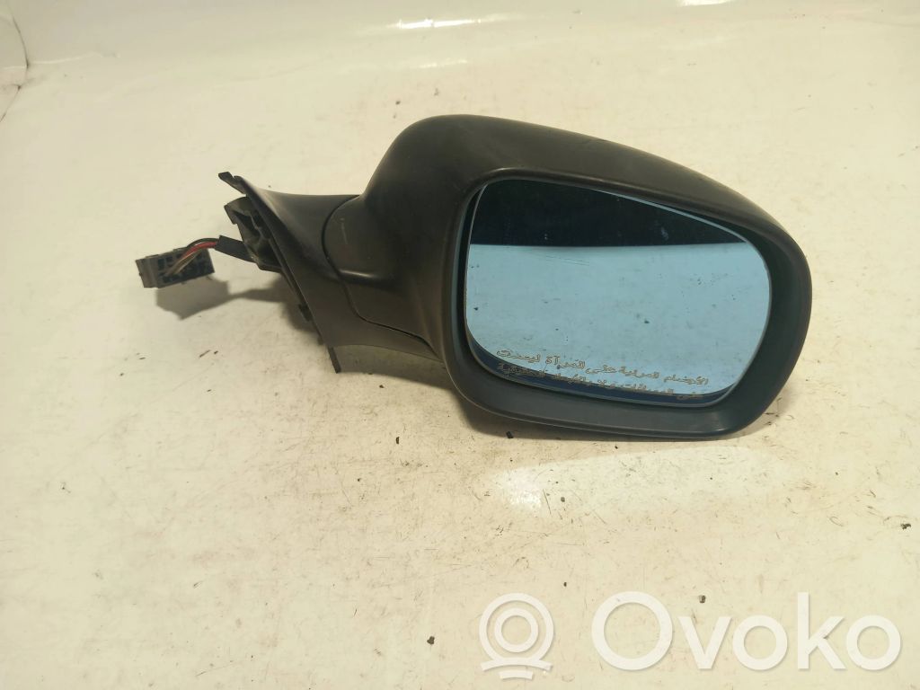Audi A4 S4 B5 8D Elektryczne lusterko boczne drzwi przednich 