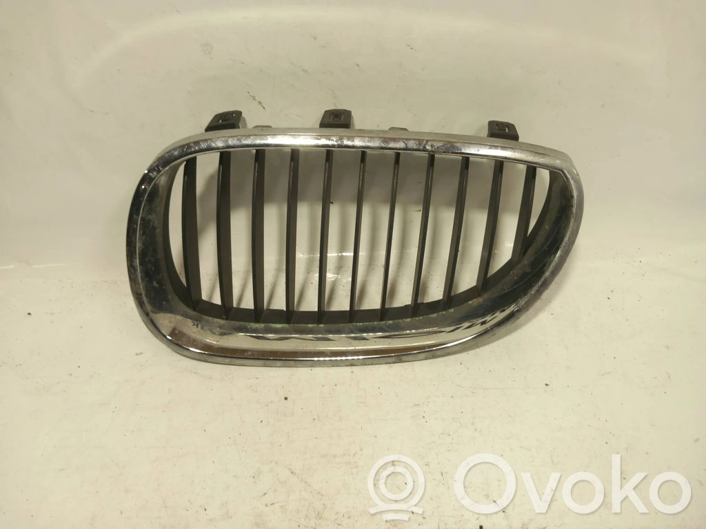 BMW 5 E60 E61 Grotelės priekinės 