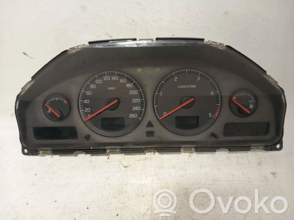 Volvo V70 Speedometer (instrument cluster) 