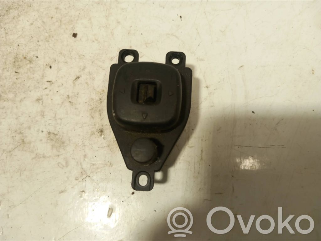 Wing mirror switch   B25D66600