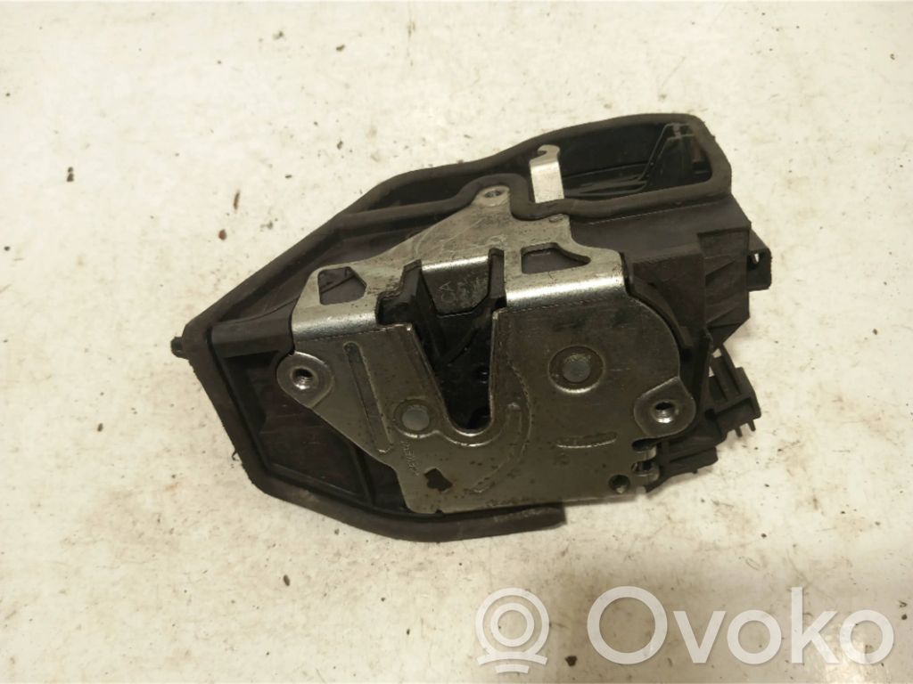 BMW 7 E65 E66 Priekinė durų spyna 