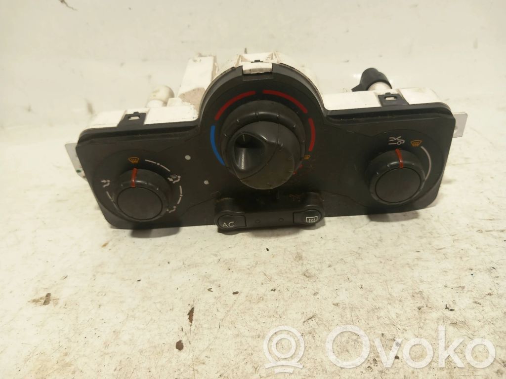 Renault Clio III Climate control unit 