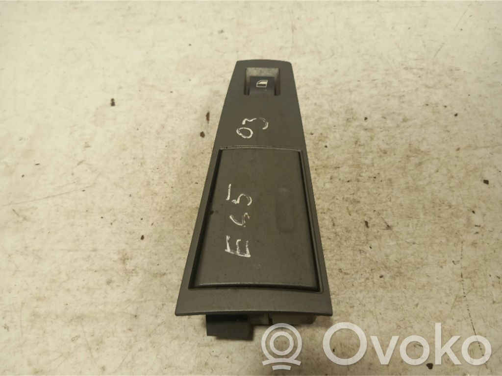 BMW 7 E65 E66 Peleninė panelėje 
