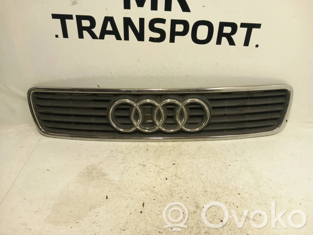 Audi A4 S4 B5 8D Etupuskurin ylempi jäähdytinsäleikkö 