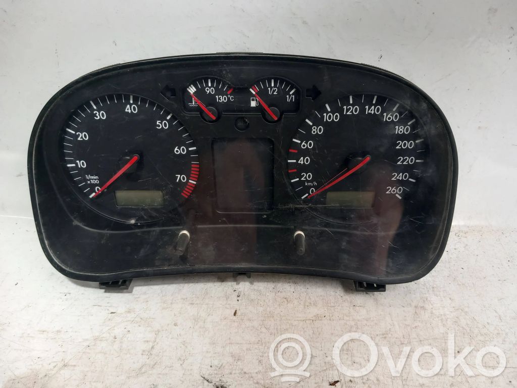 Volkswagen Golf IV Nopeusmittari (mittaristo) 