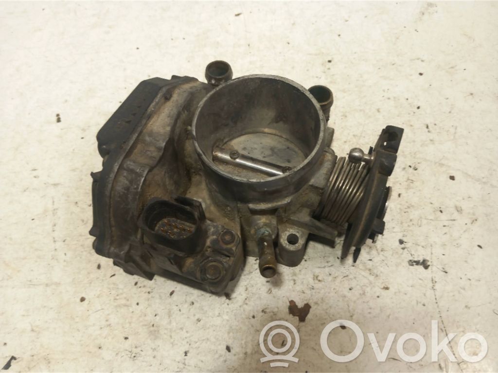 Audi A4 S4 B5 8D Droseļvārsts 