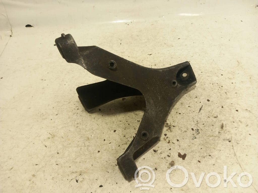 Audi A4 S4 B7 8E 8H Engine mounting bracket 