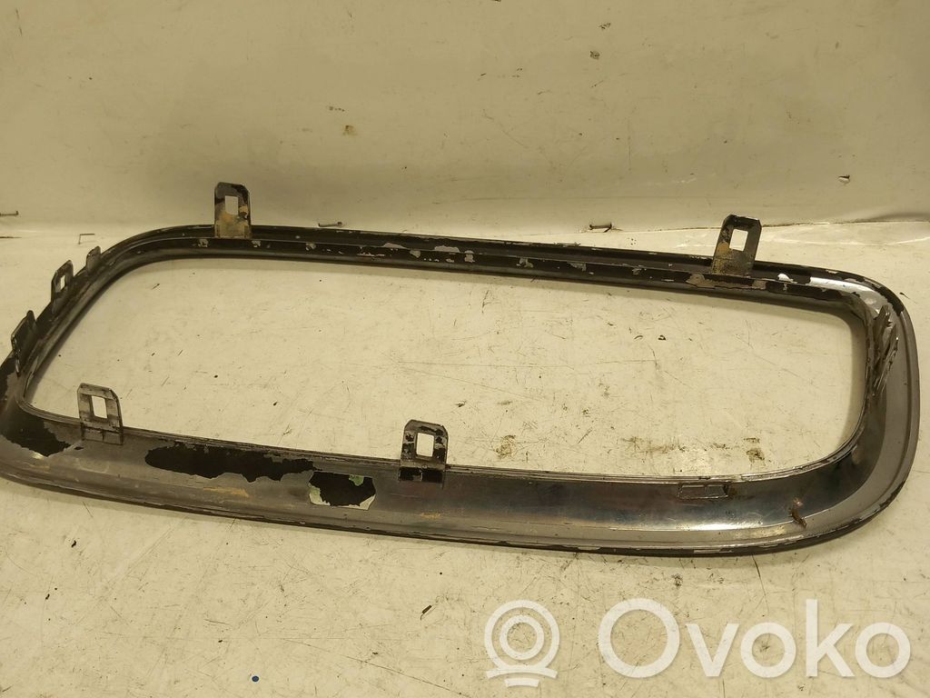 BMW 7 E65 E66 Augšējais režģis 