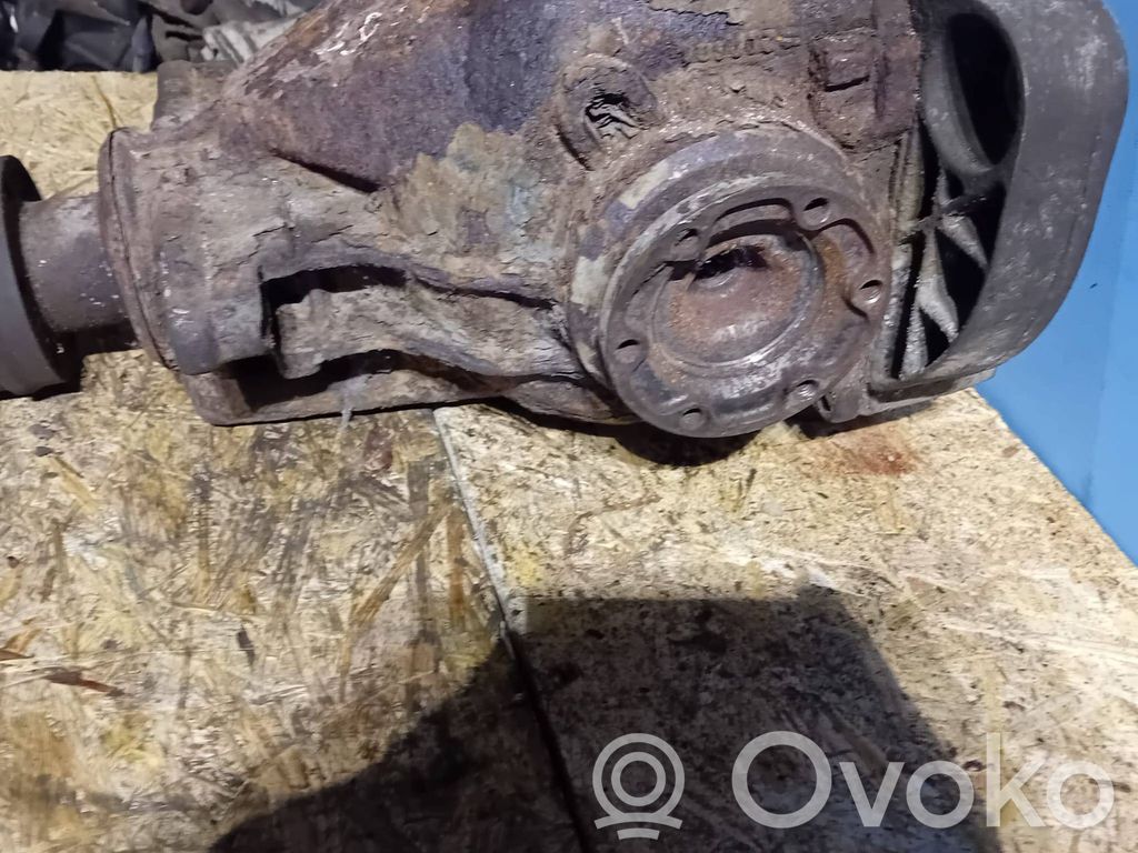BMW 7 E65 E66 Aizmugurējais reduktors 