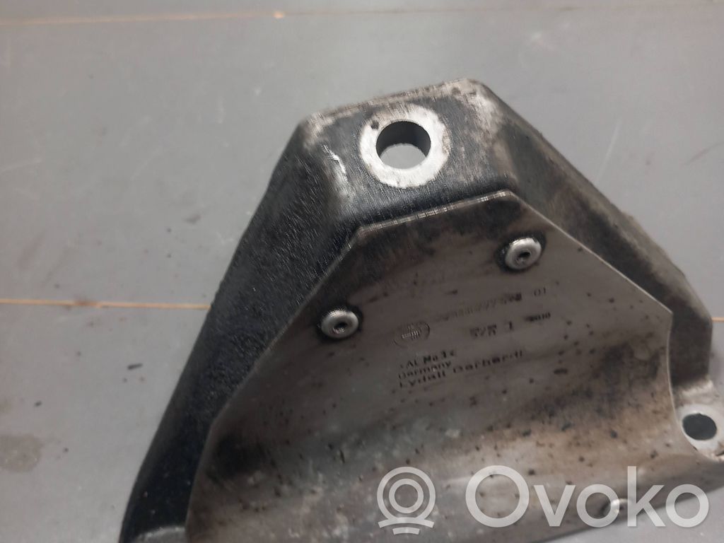 BMW 7 F01 F02 F03 F04 Engine mounting bracket 