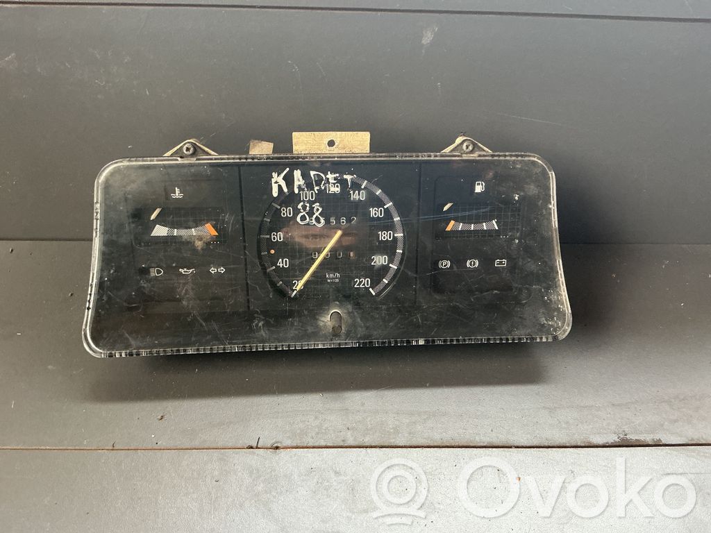 Opel Kadett E Speedometer (instrument cluster) 