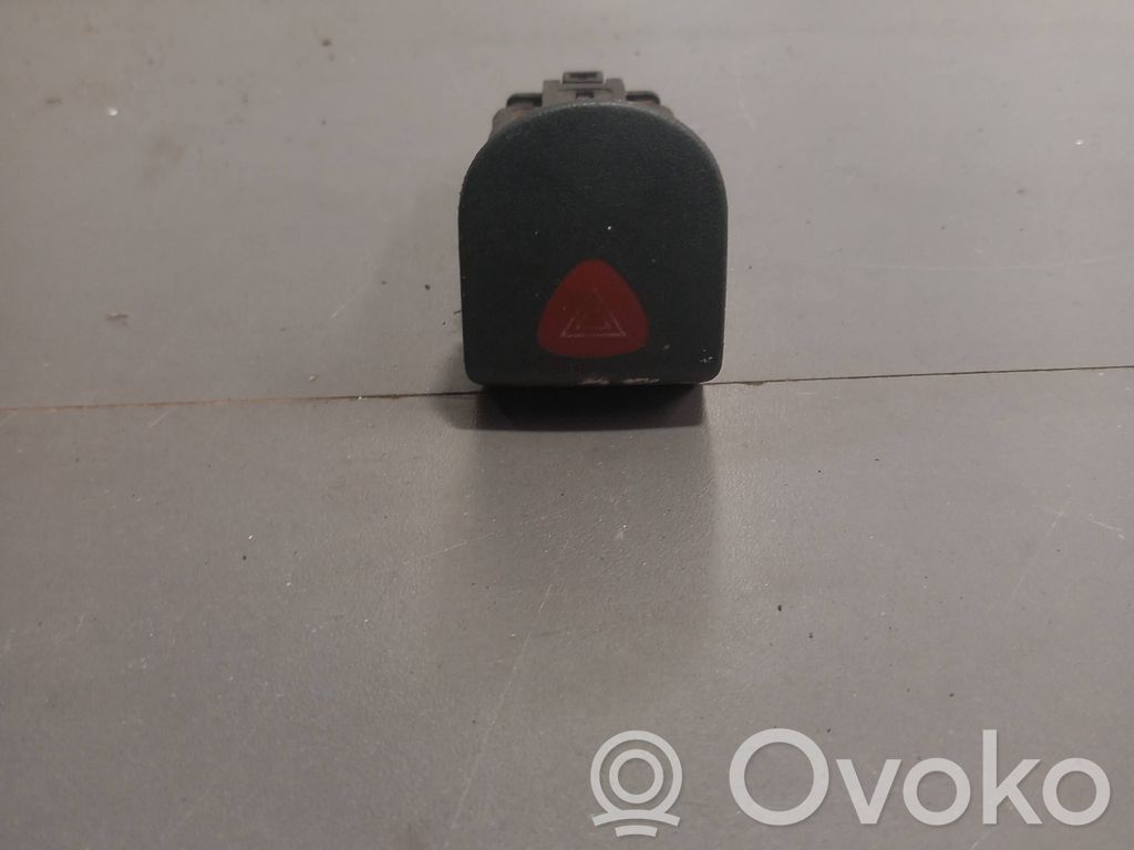 Botón interruptor de luz de peligro   3088210