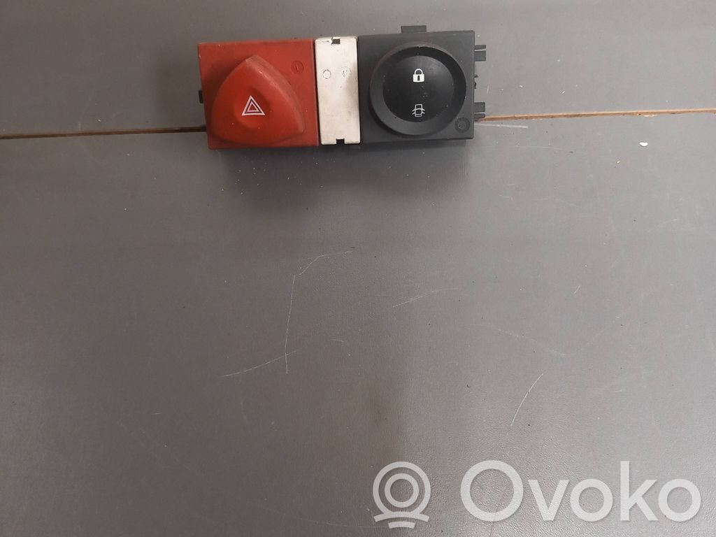 Renault Megane II Botón interruptor de luz de peligro 