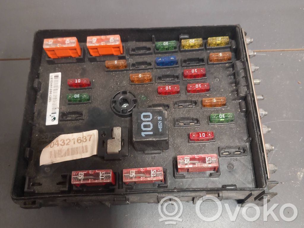 Volkswagen PASSAT B6 Fuse module 