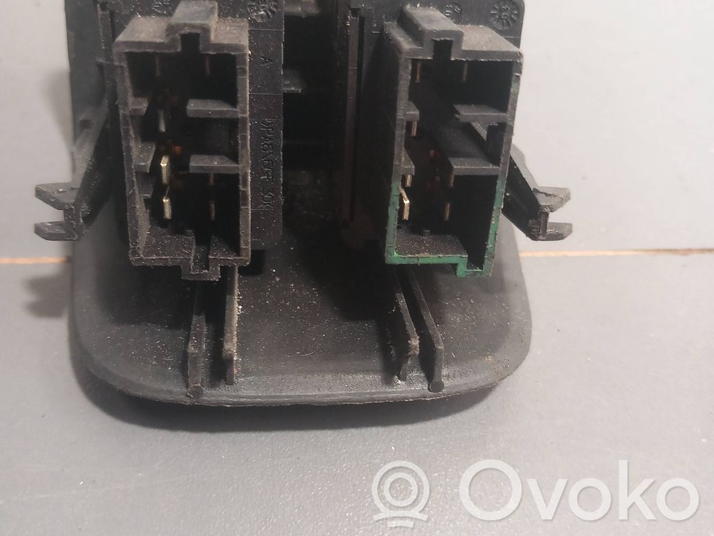 Peugeot 206 Electric window control switch 