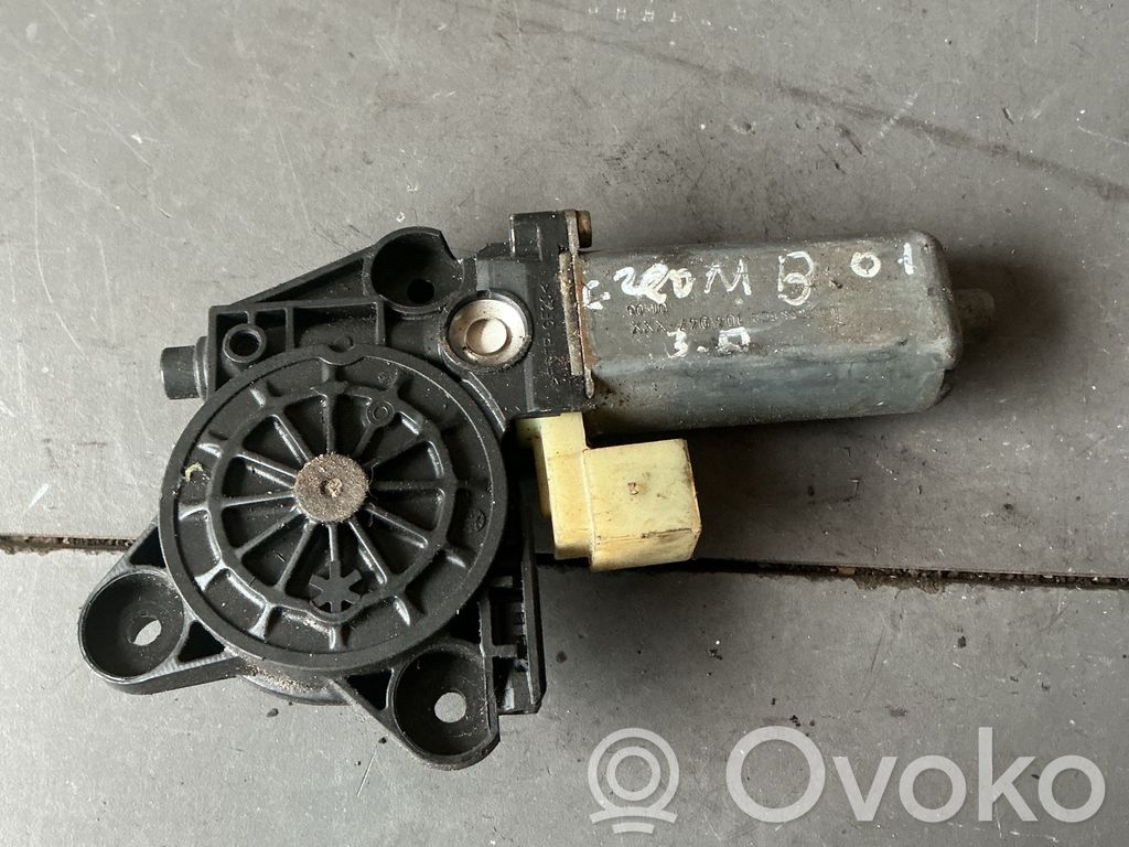 Mercedes-Benz C W203 Elektryczny podnośnik szyby drzwi tylnych 