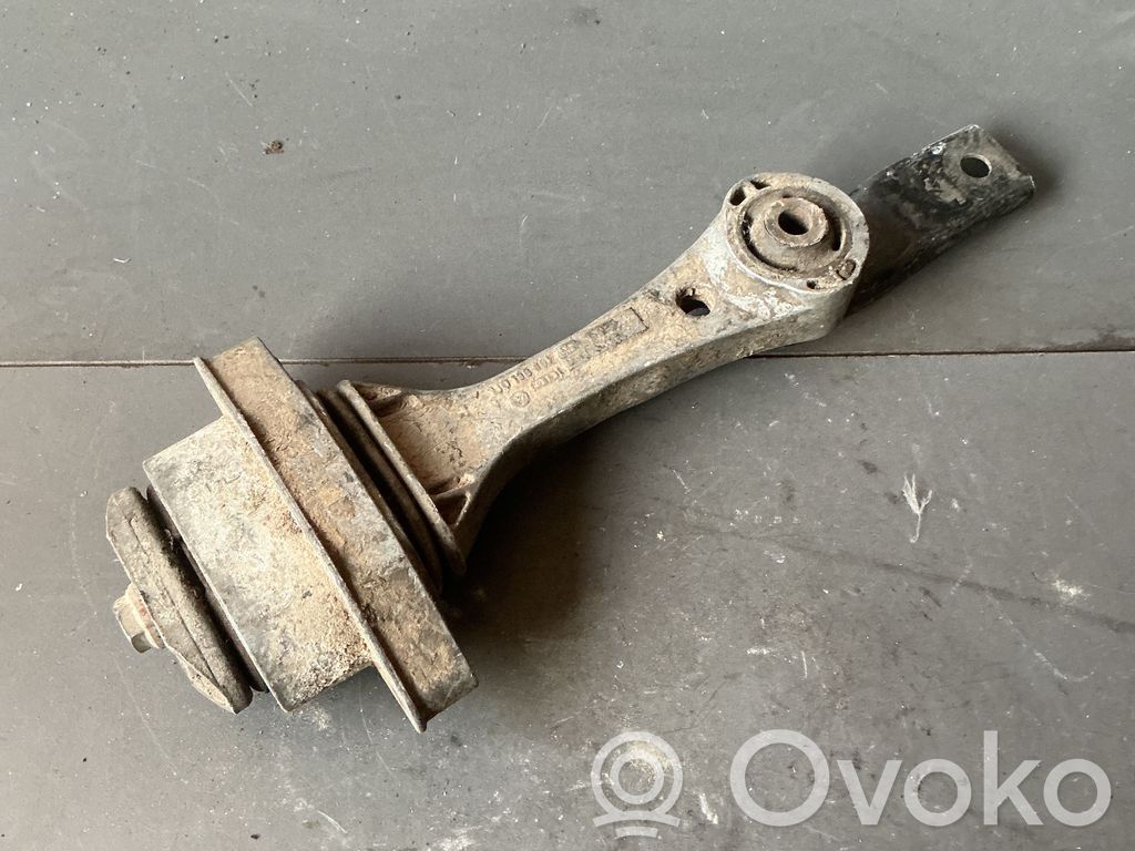 Volkswagen Golf IV Engine mount bracket 
