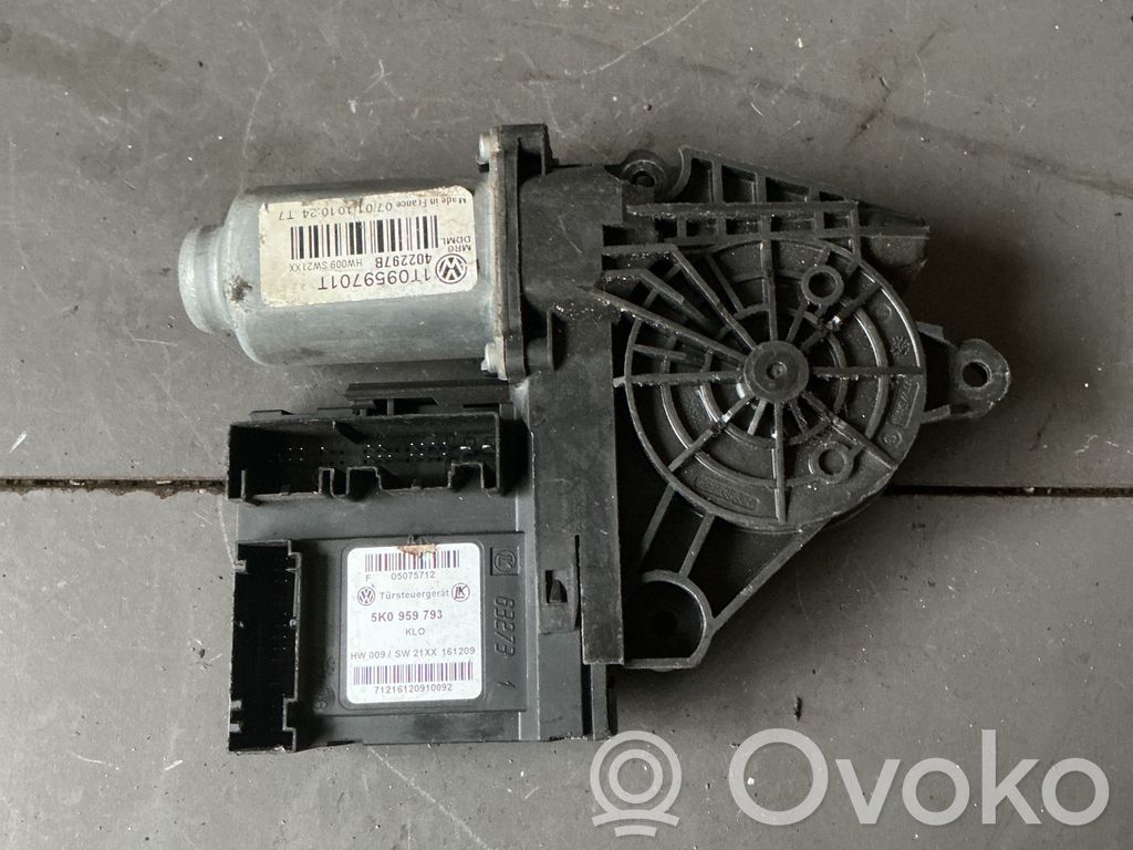 Skoda Octavia Mk2 (1Z) Front door window regulator motor 