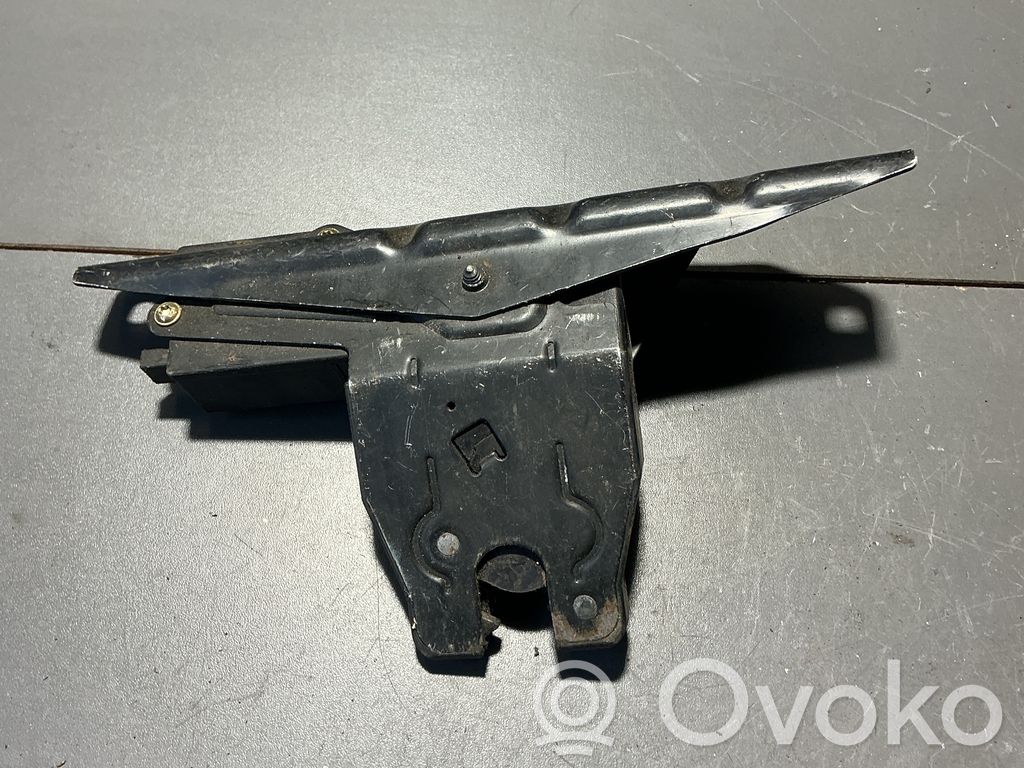 BMW 7 E65 E66 Aizmugurējā pārsega slēdzene 