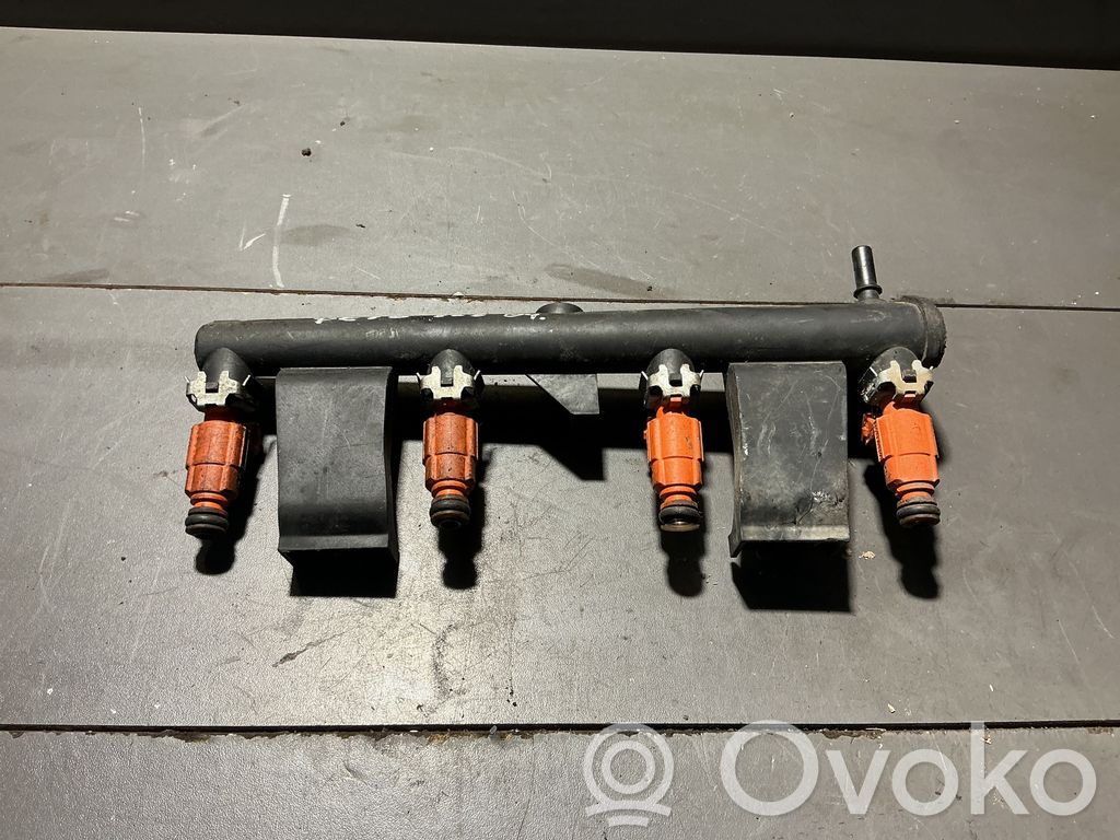 Peugeot 206 Polttoainepääputki 