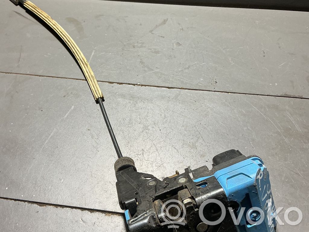 Volvo V70 Priekšpusē slēdzene 
