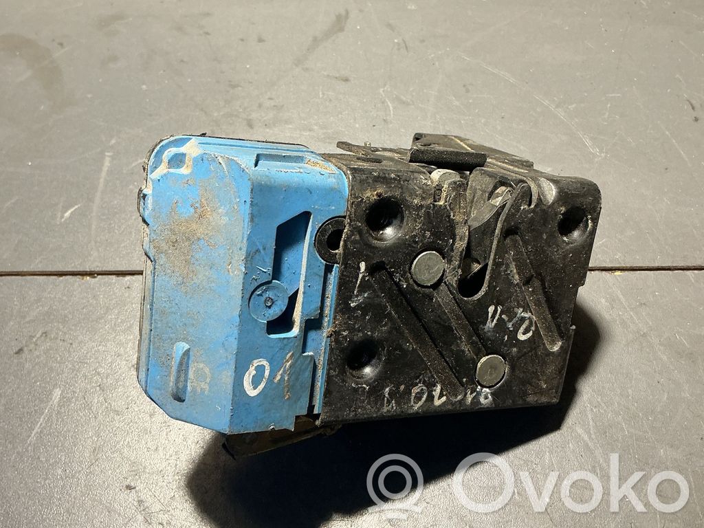 Volvo V70 Priekinė durų spyna 