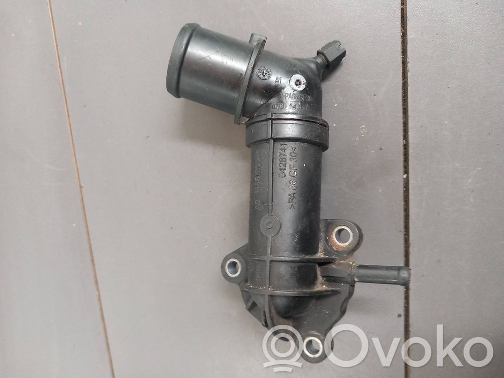Opel Astra J Carcasa del termostato 