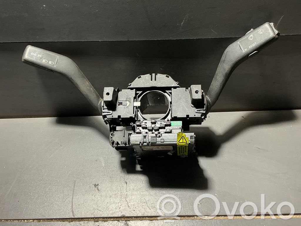 Volkswagen PASSAT B6 Interruptor/palanca de limpiador de luz de giro 