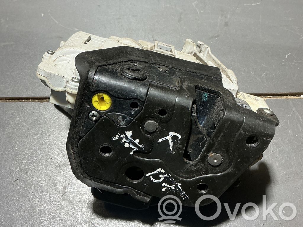 Audi A4 S4 B7 8E 8H Takaoven lukko 