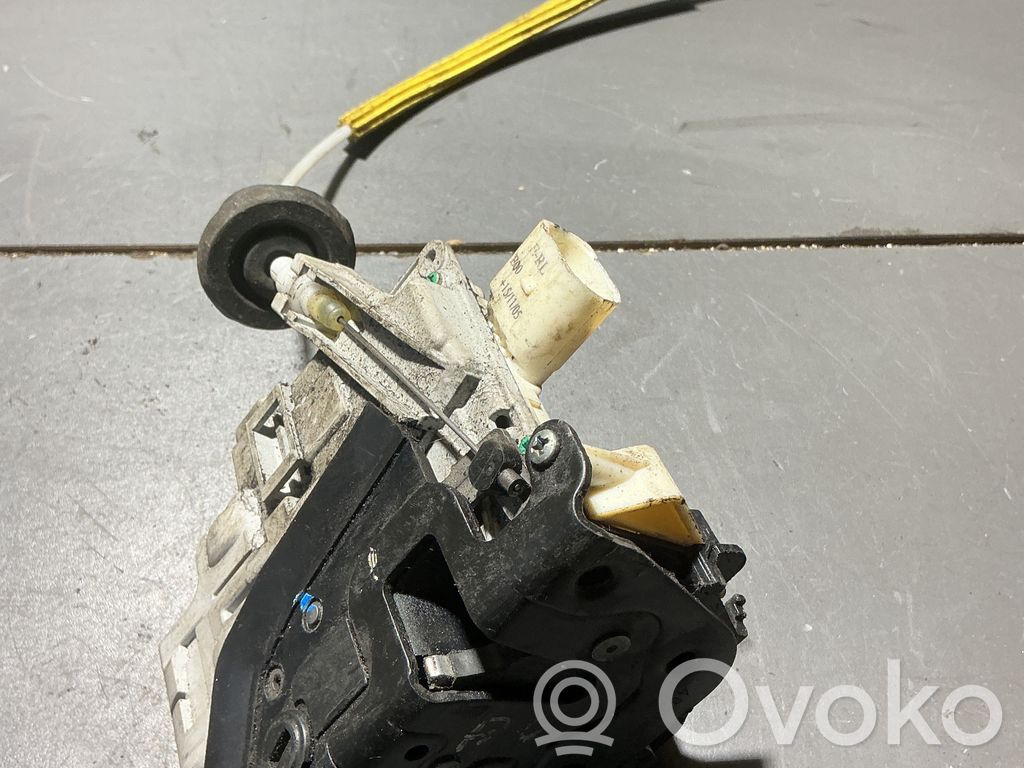 Audi A4 S4 B7 8E 8H Takaoven lukko 