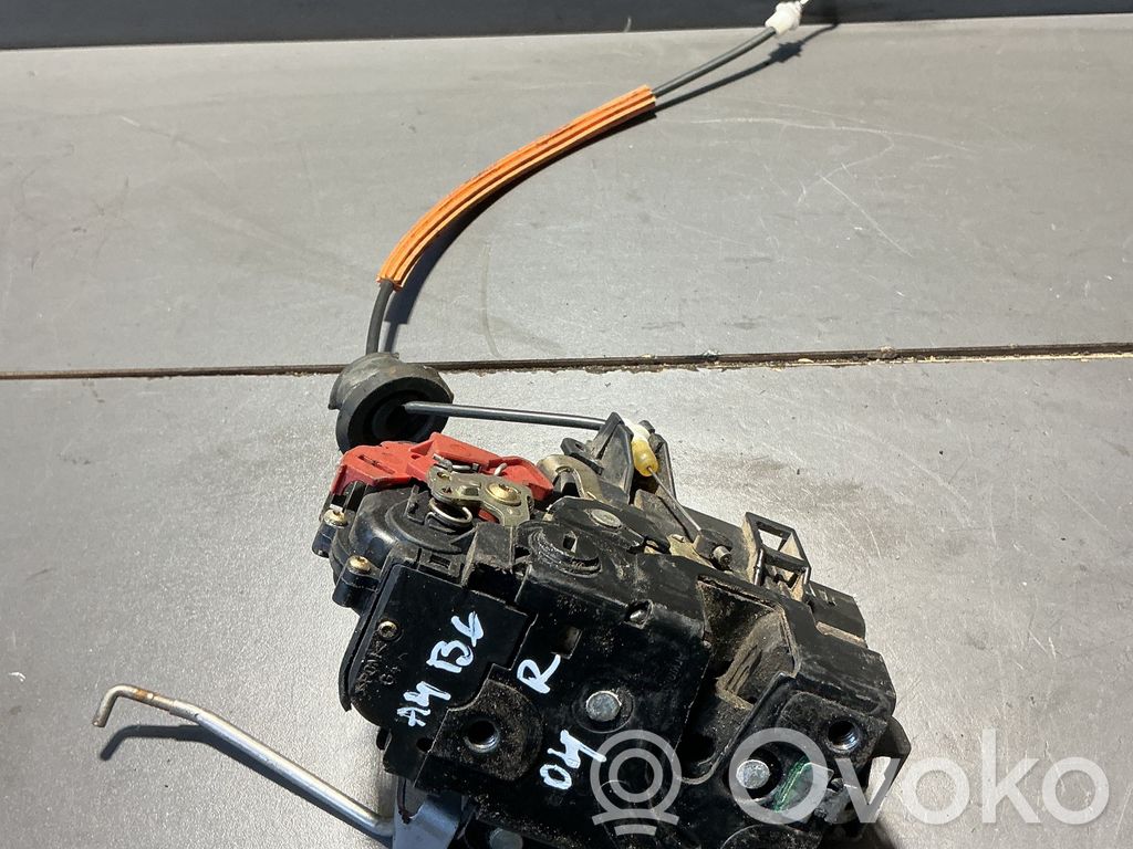 Audi A4 S4 B6 8E 8H Takaoven lukko 