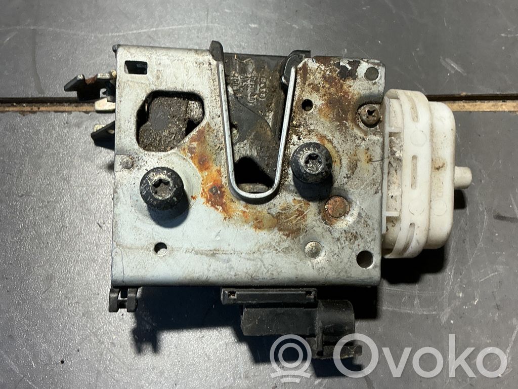 Audi A4 S4 B5 8D Cerradura de puerta delantera 