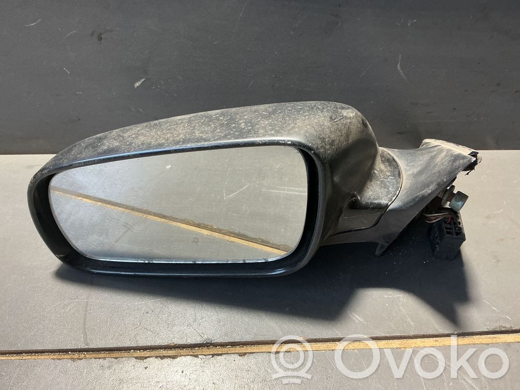 Audi A4 S4 B5 8D Front door electric wing mirror 