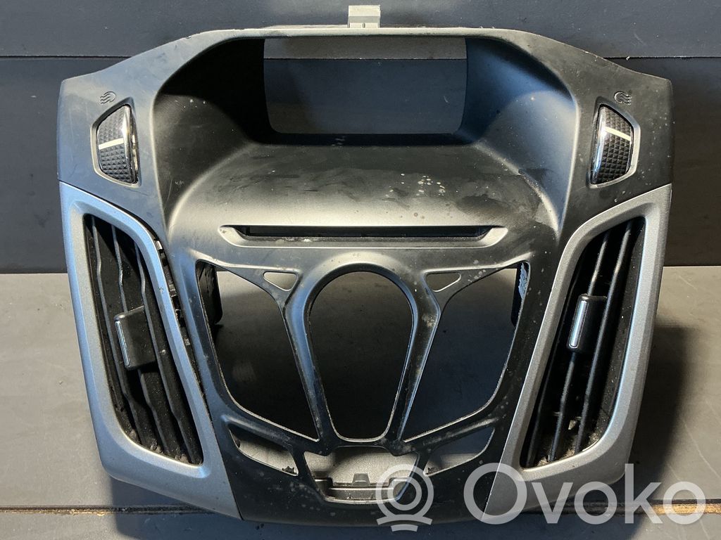 Ford Focus Radio/GPS head unit trim 