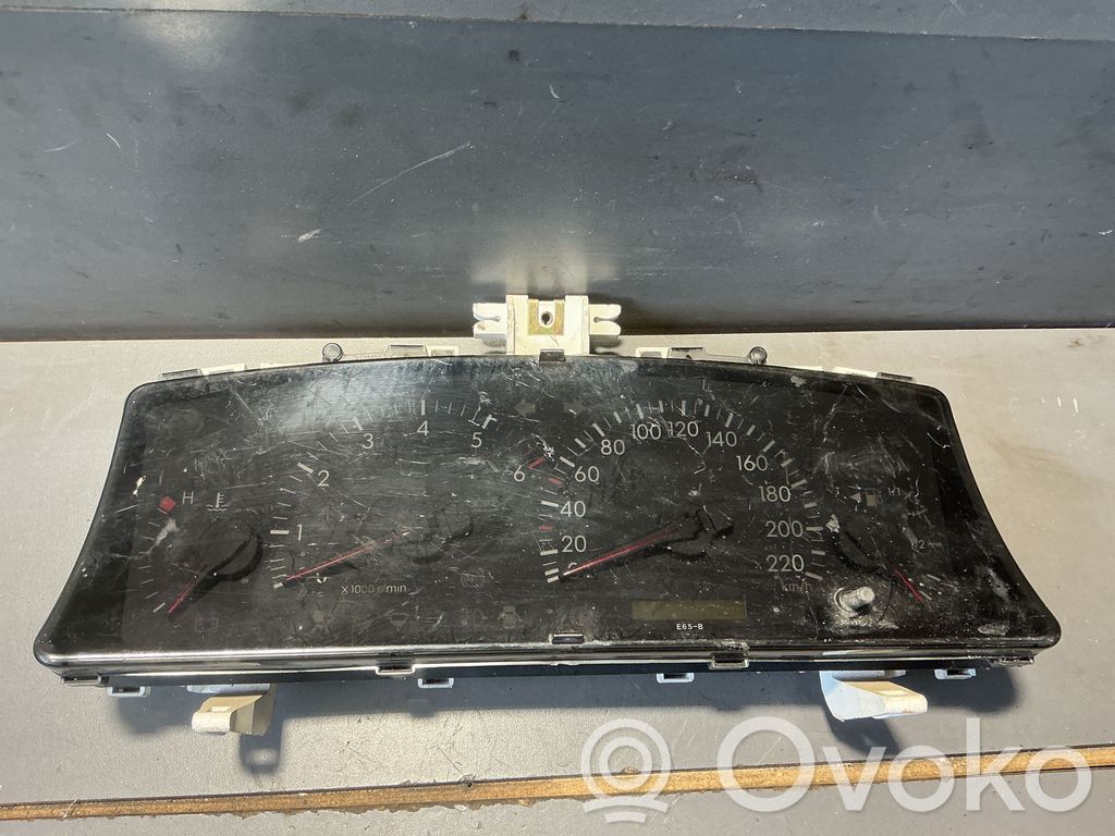 Toyota Corolla Verso E121 Licznik / Prędkościomierz 