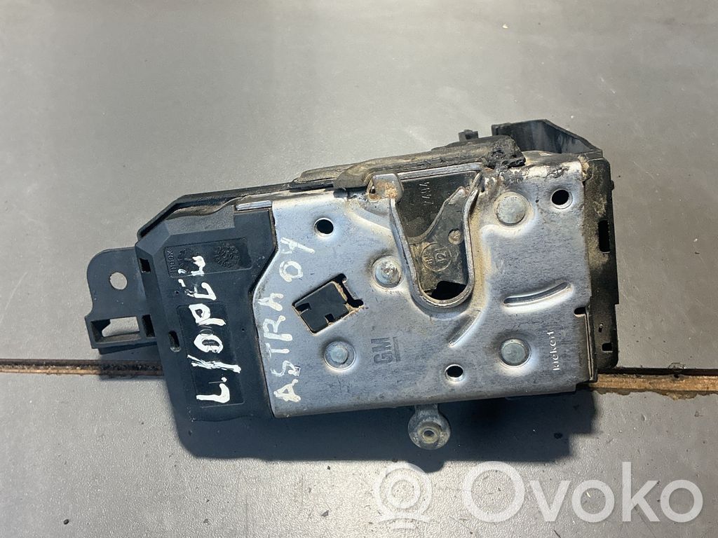 Opel Astra H Priekšpusē slēdzene 