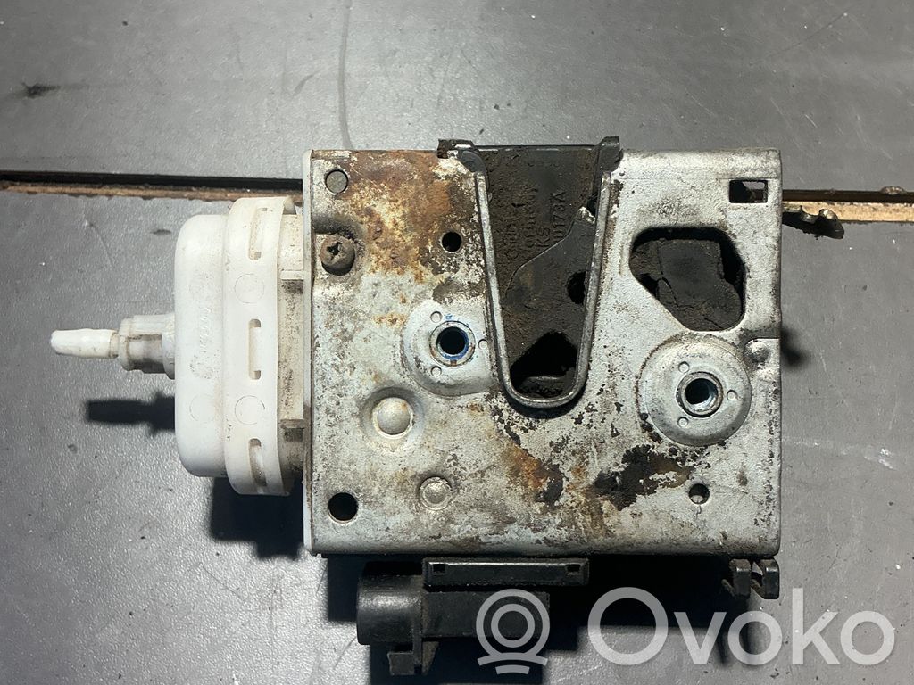 Audi A4 S4 B5 8D Etuoven lukko 