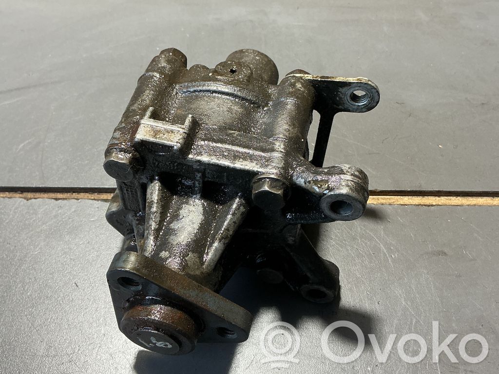 BMW 3 E36 Power steering pump 
