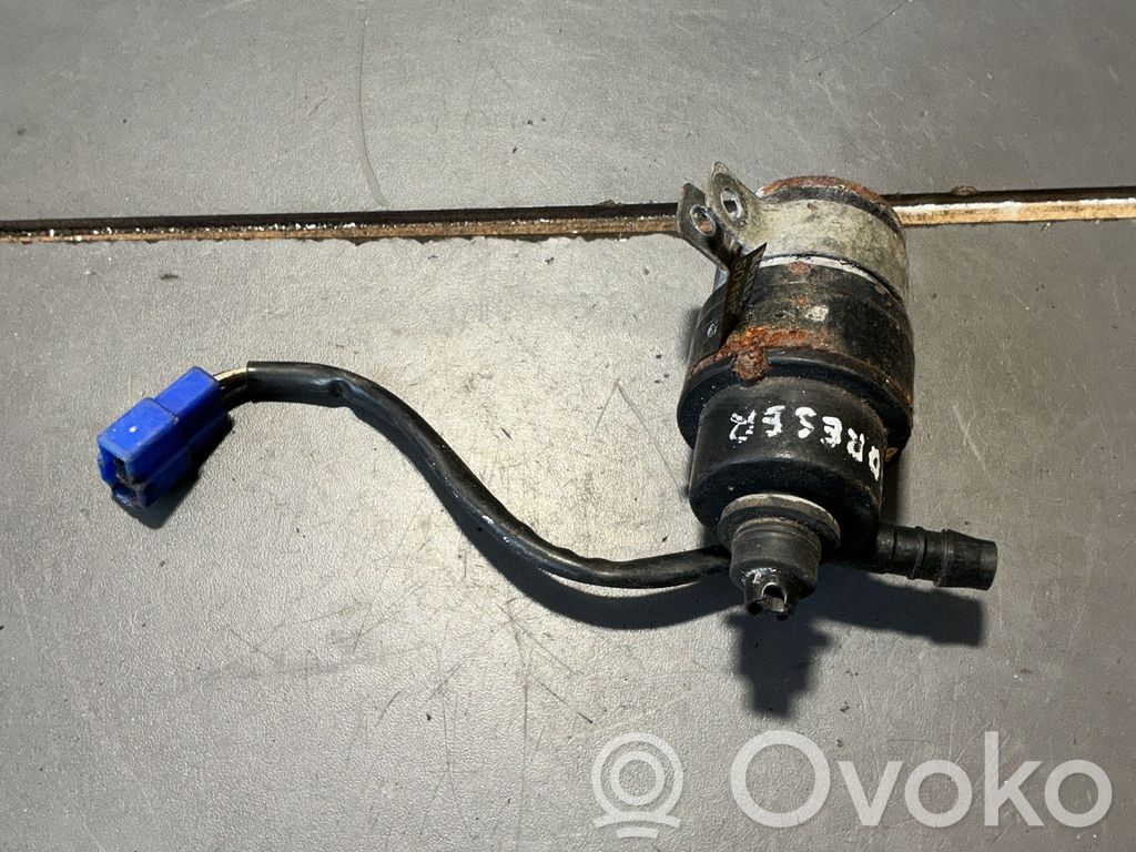 Subaru Forester SF Tuulilasi tuulilasinpesimen pumppu 