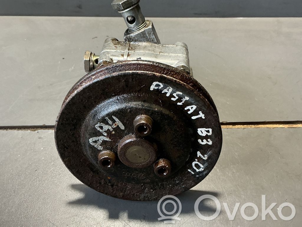 Volkswagen PASSAT B3 Ohjaustehostimen pumppu 