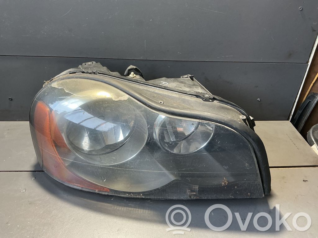 Volvo XC90 Lampa przednia 