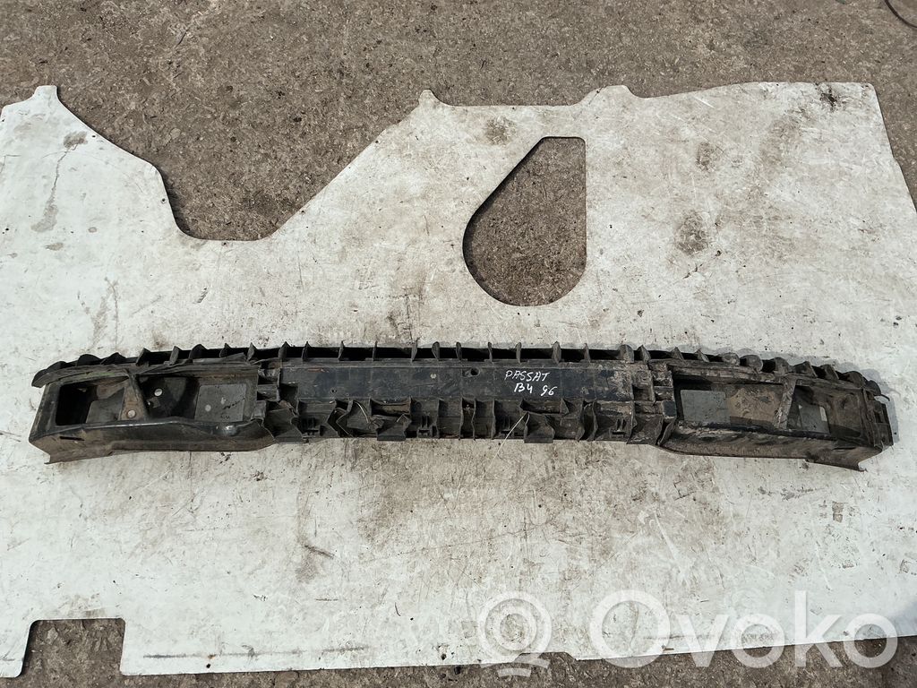 Volkswagen PASSAT B4 Travesaño del parachoques delantero 