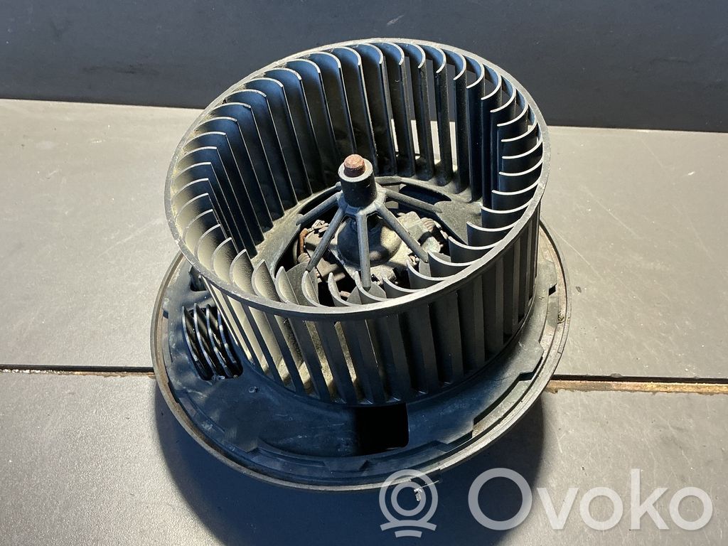 BMW 3 E90 E91 Mazā radiatora ventilators 