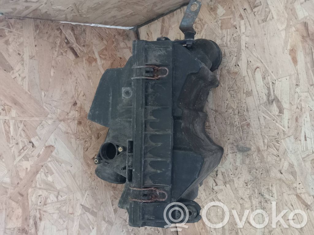 Mazda 323 Caja del filtro de aire 